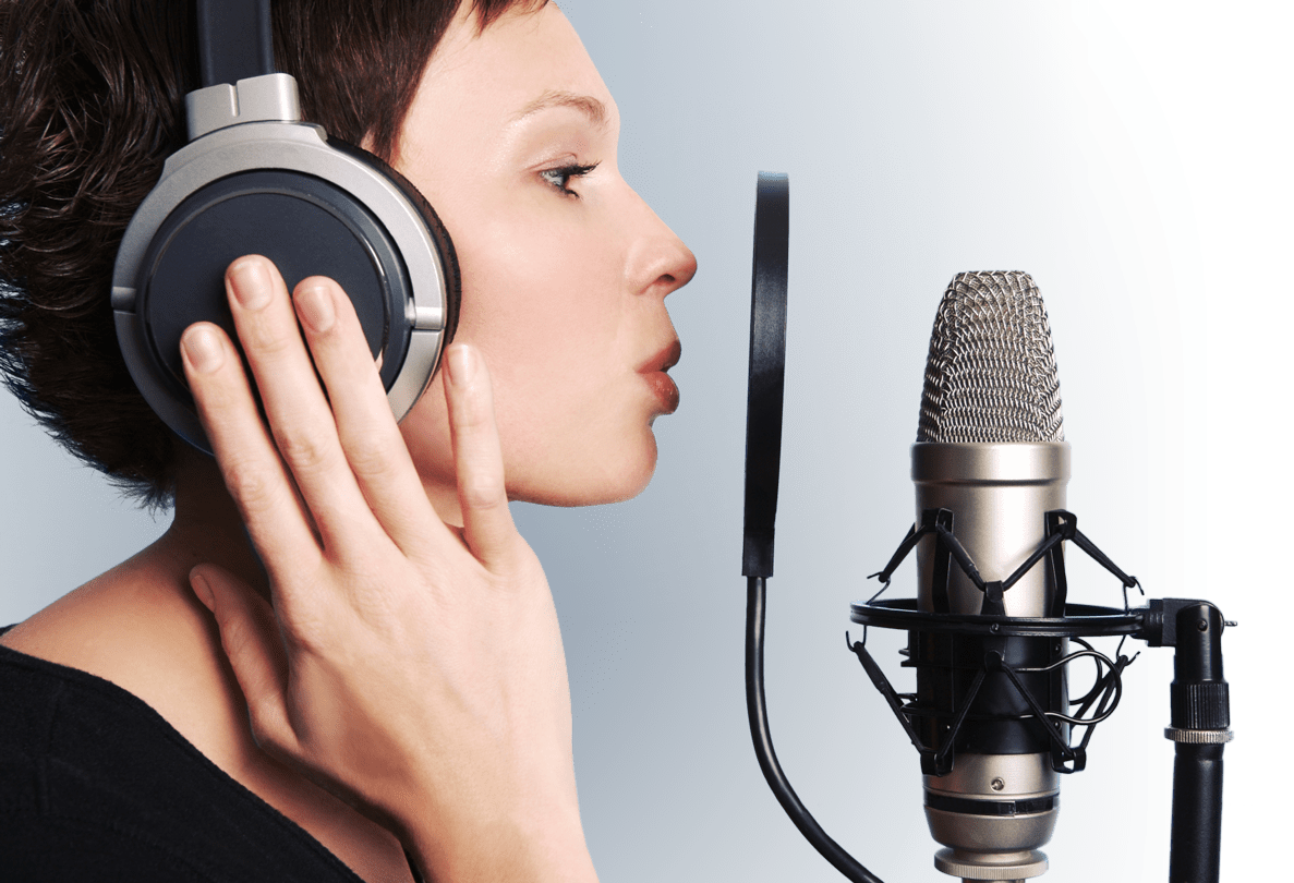 Testimonial Telephone Vox. Voice over in front of a professional microphone
